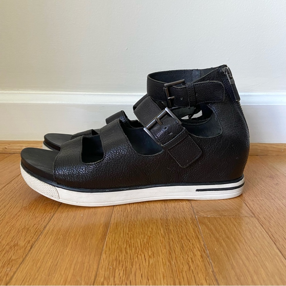Eileen Fisher Sandals Size 9.5 Wedge Black Leather Strappy Minimalist Quiet Luxe